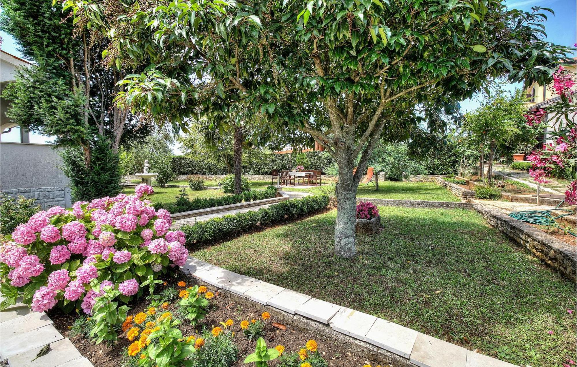 Amazing Apartment In Porec With Wifi Екстер'єр фото