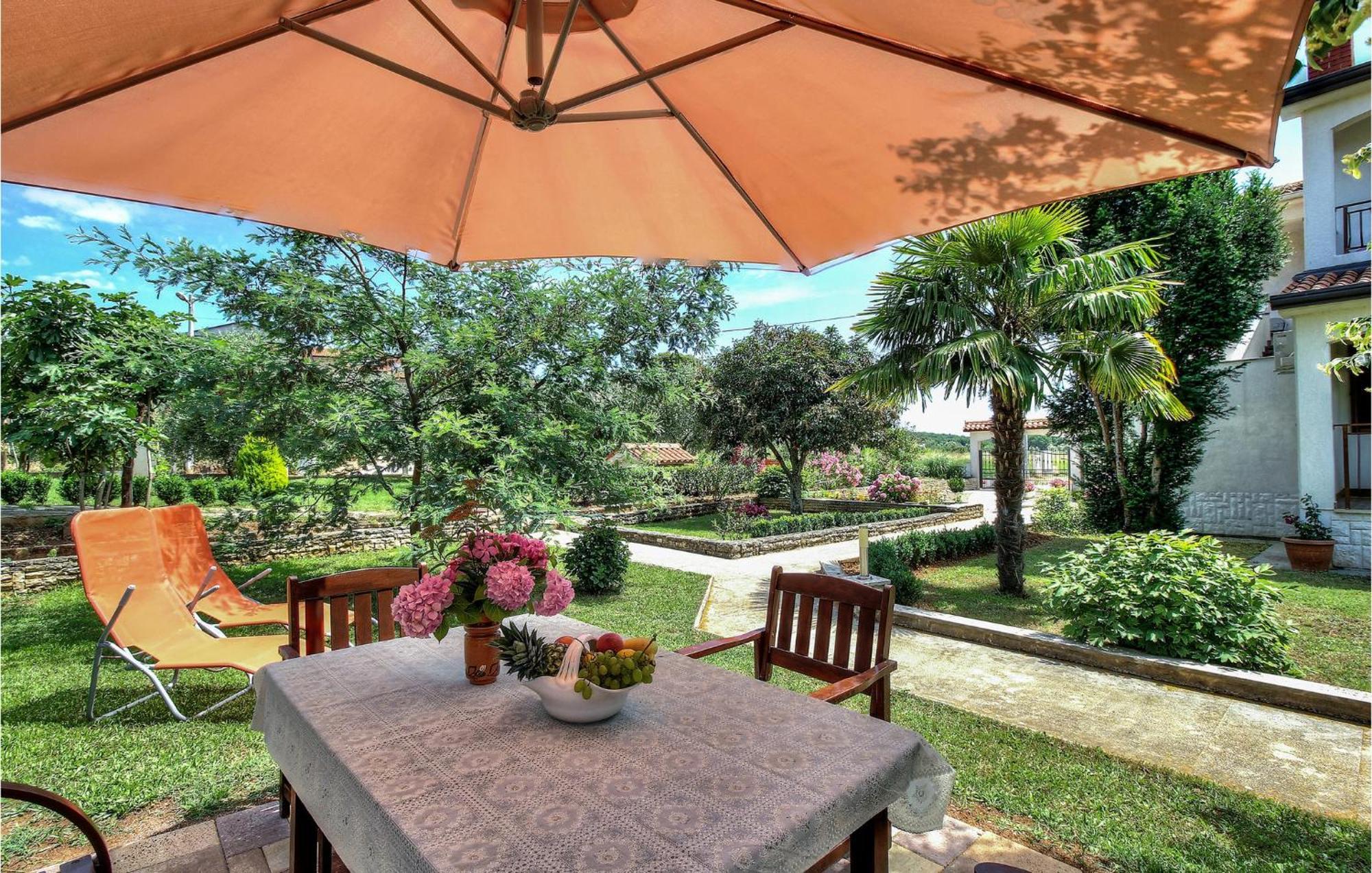Amazing Apartment In Porec With Wifi Екстер'єр фото